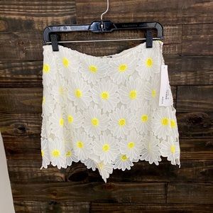 NWT Aqua daisy shorts